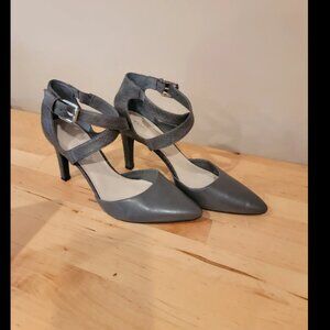 LIKE NEW Sexy Franco Sarto Anazio criss cross strap pointed 4" grey heels - 8.5